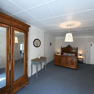https://les-anges-dallanche.hotels-rhonealpes.com